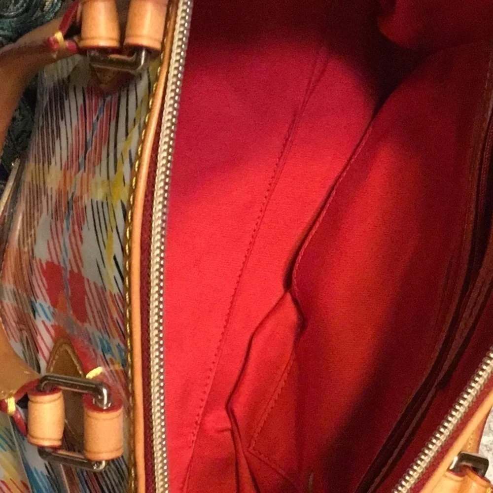 Dooney & Bourke satchel adjustable
